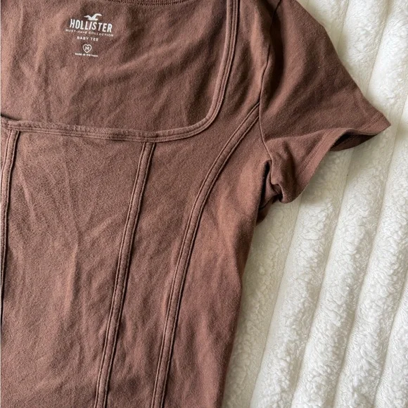 Hollister Women's Scoop Neck Brown Baby Tee - Picture 2 of 3